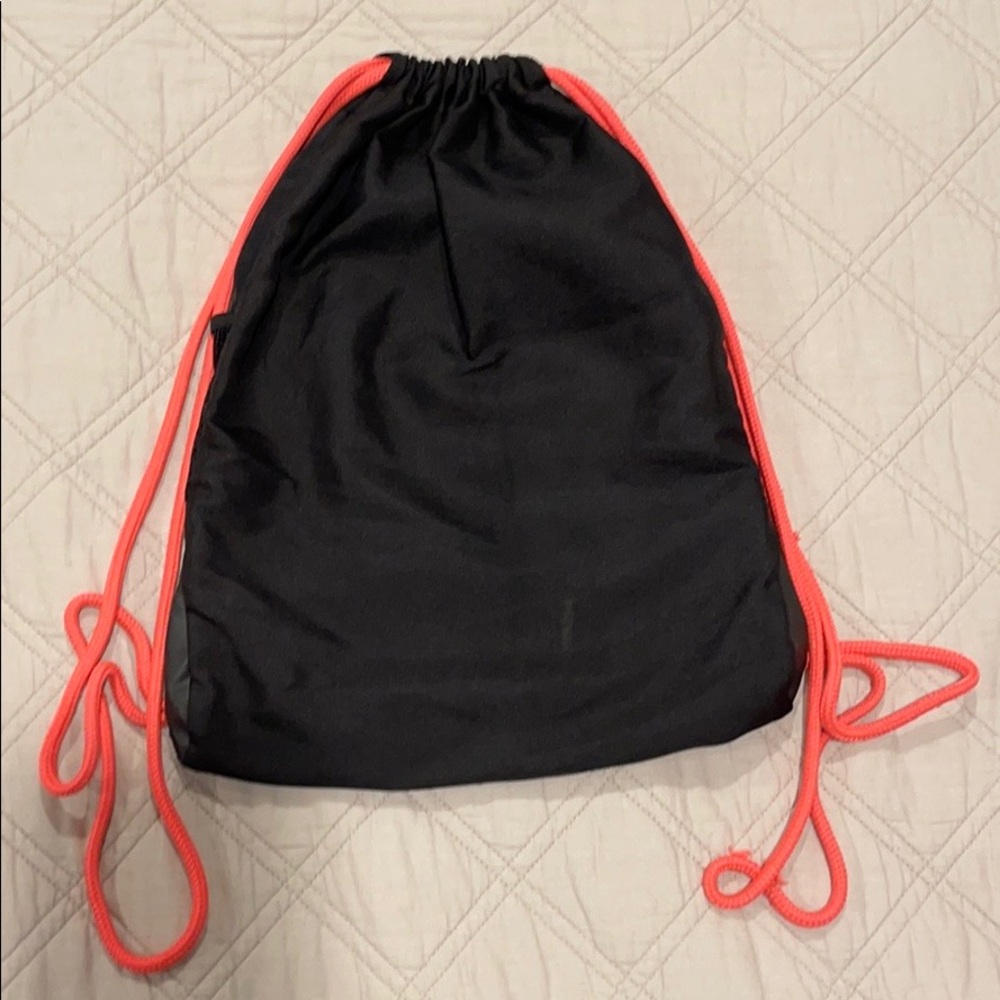 Adidas drawstring bag - Picture 2 of 4